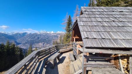 Bivak na Kalu pod Lepenatko (Foto: Matej Planko)